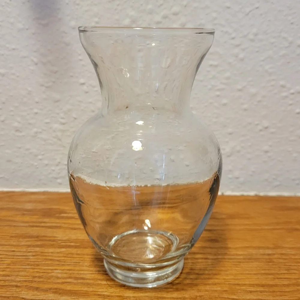 Vtg Bud Vase Hint Of Blue Glass
